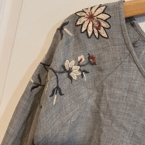 LC Lauren Conrad Womens L Gray Embroidered Boho Peasant Top Bell Sleeve Blouse - Picture 4 of 5